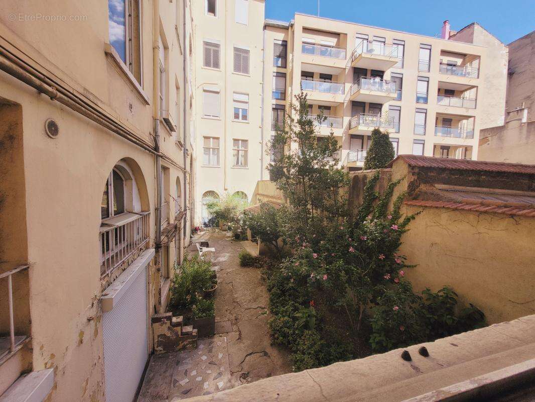 Croix-Rousse Centre / Rue Dumenge - Joli studio sur cour, au calme ! - photo 2