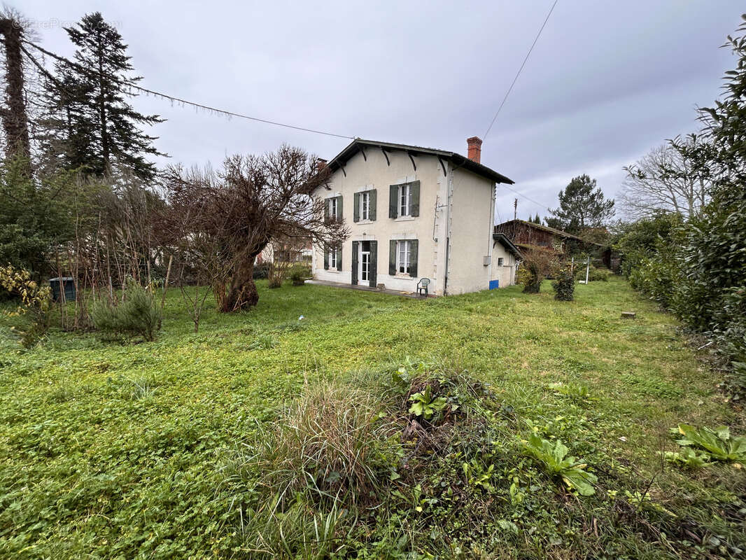 Maison à BELIN-BELIET