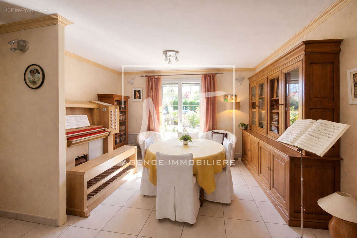 Maison à PELLOUAILLES-LES-VIGNES