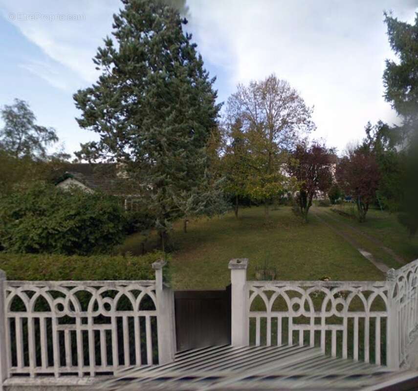 Terrain à LE COUDRAY-MONTCEAUX