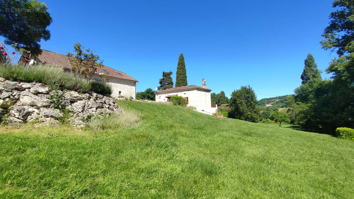 Maison à MONTAIGU-DE-QUERCY