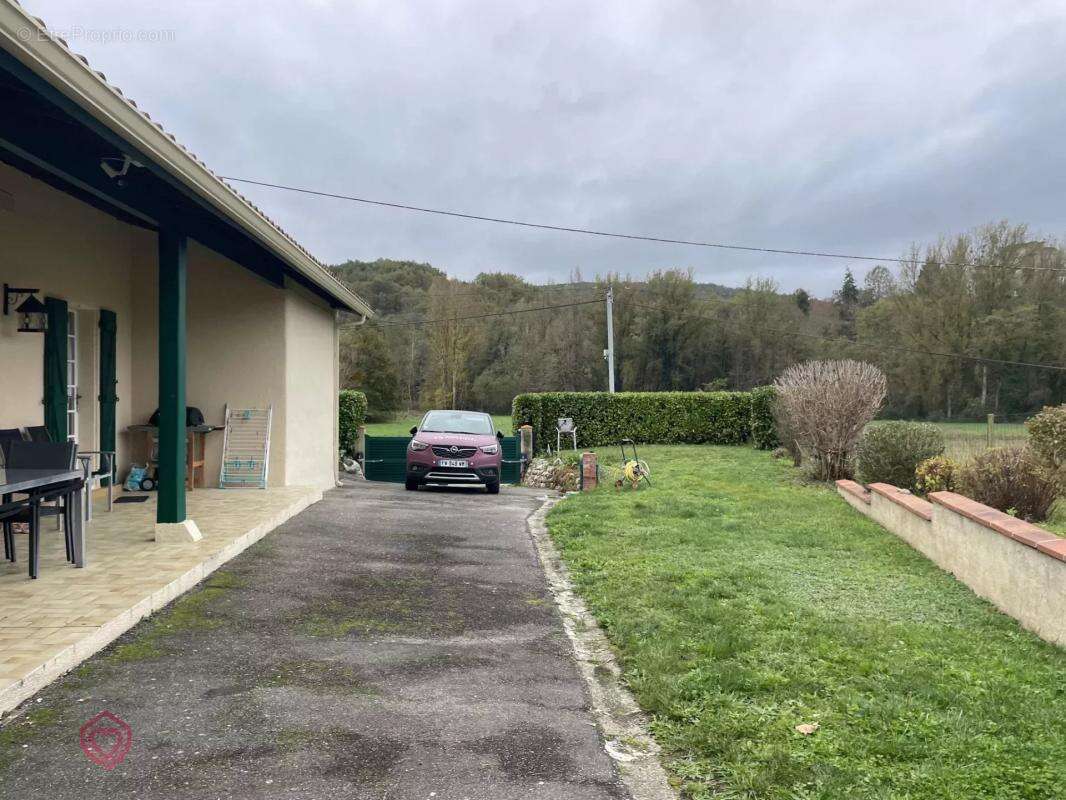 Maison à MONTBRUN-BOCAGE