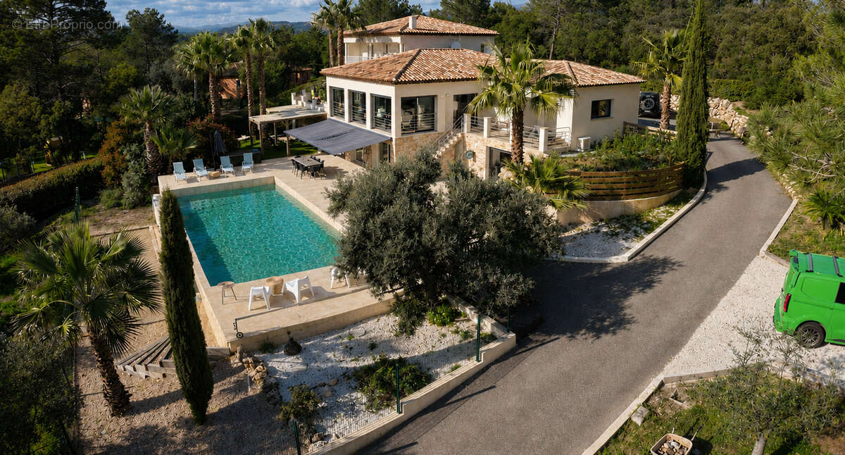 A vendre villa 5 pieces de 400m2 avec deux dependances vue sur le rocher de roquebrune - photo 2