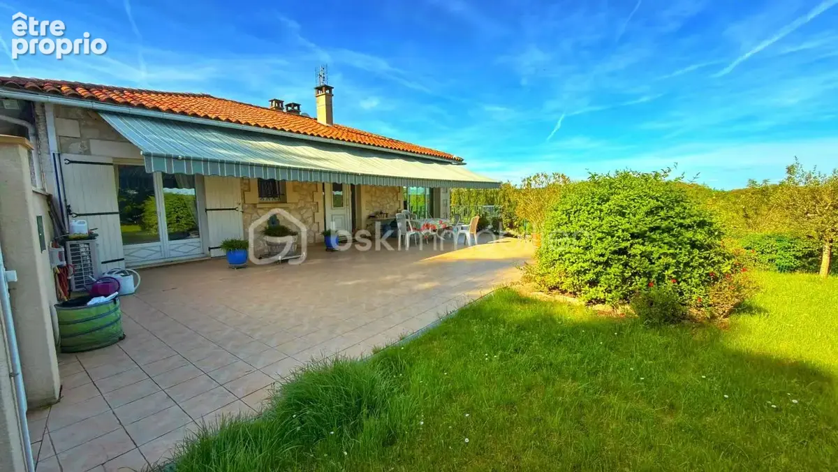 Aubeterre-sur-Dronne - Maison rénovée 148 m², vue panoramique et piscine - photo 7