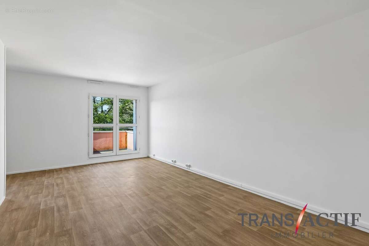 Appartement à COURCOURONNES