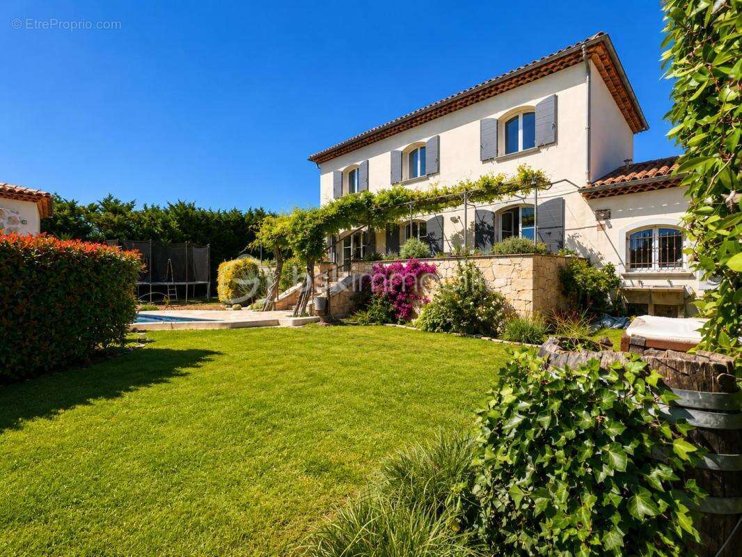Maison à LE MUY