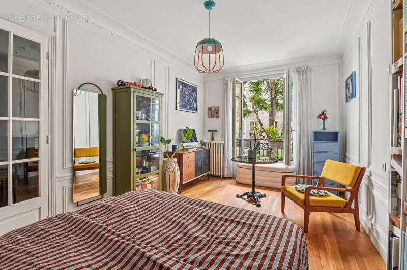 Appartement à PARIS-17E