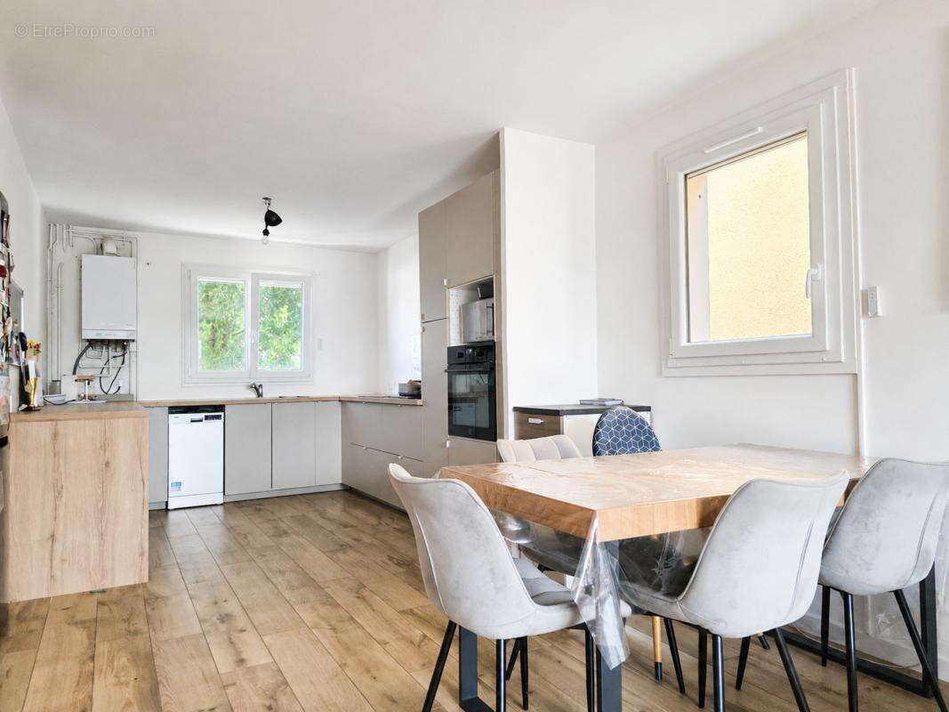 Maison à SAINT-GENIS-LAVAL