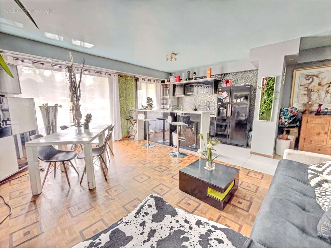 Appartement à MARSEILLE-5E