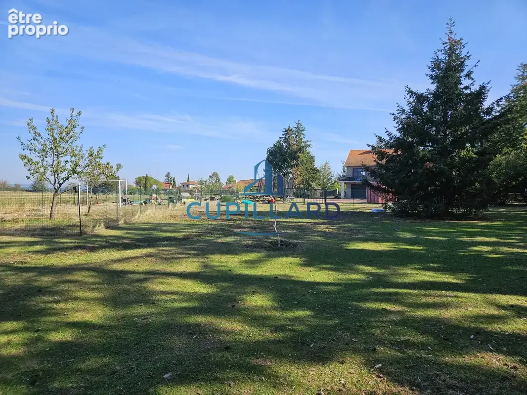 VILLEREST - Les Hauts du Roy - vue imprenable côte roannaise. Maison sur parcelle de 5818m2 dont 3574m2 constr - photo 1