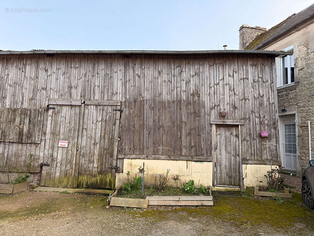 Maison 3 chambres, jardin et hangar - photo 13