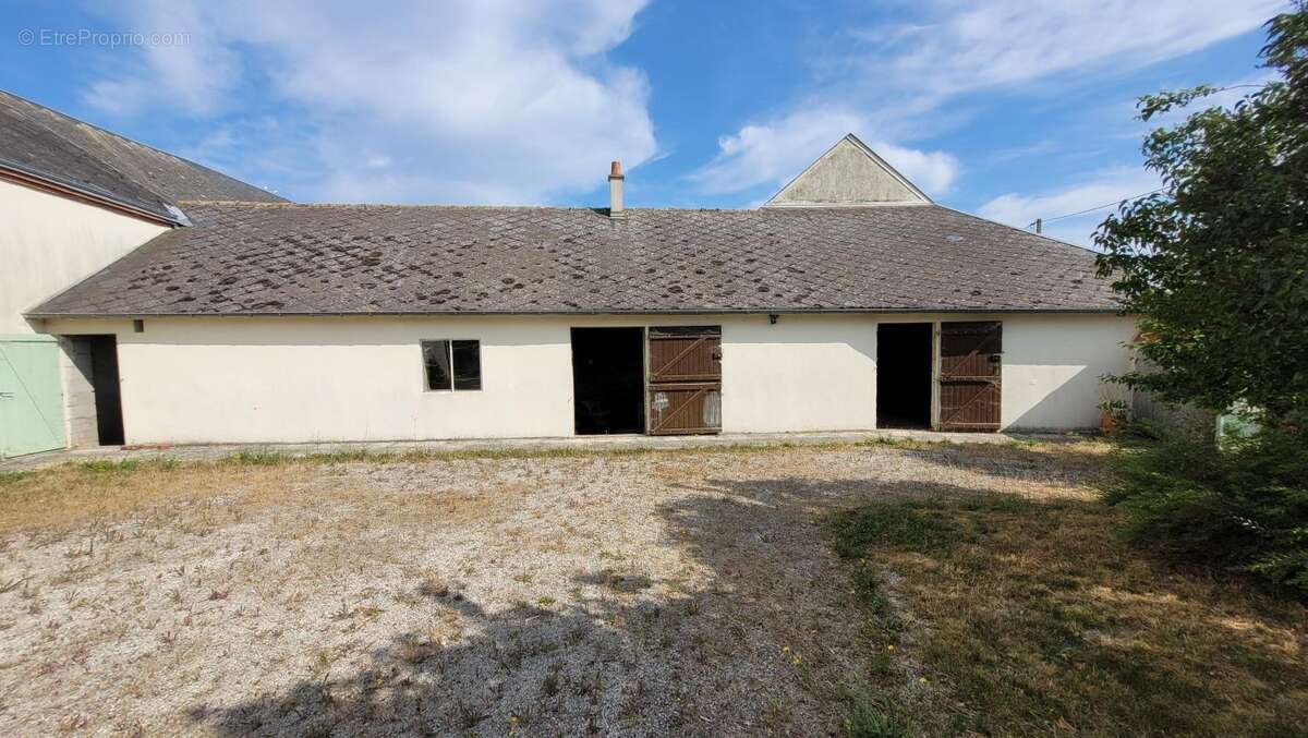 Maison à SAINT-PERAVY-LA-COLOMBE
