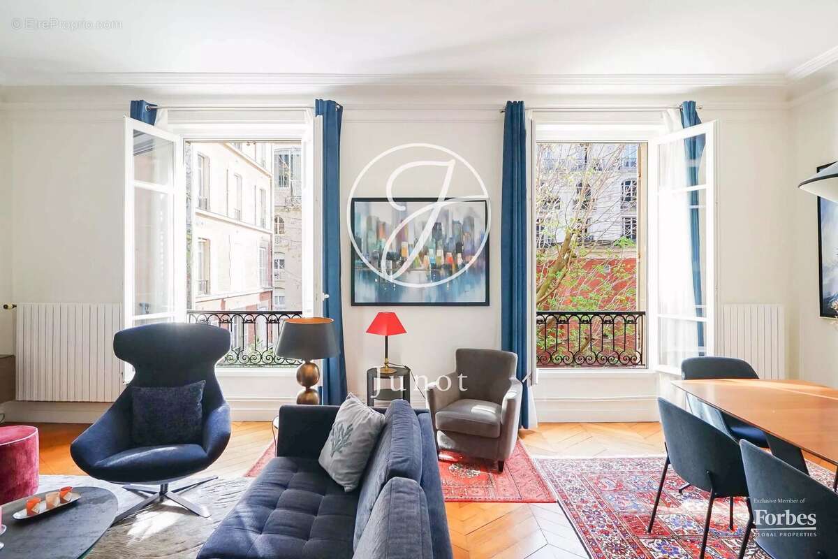 Appartement à PARIS-7E