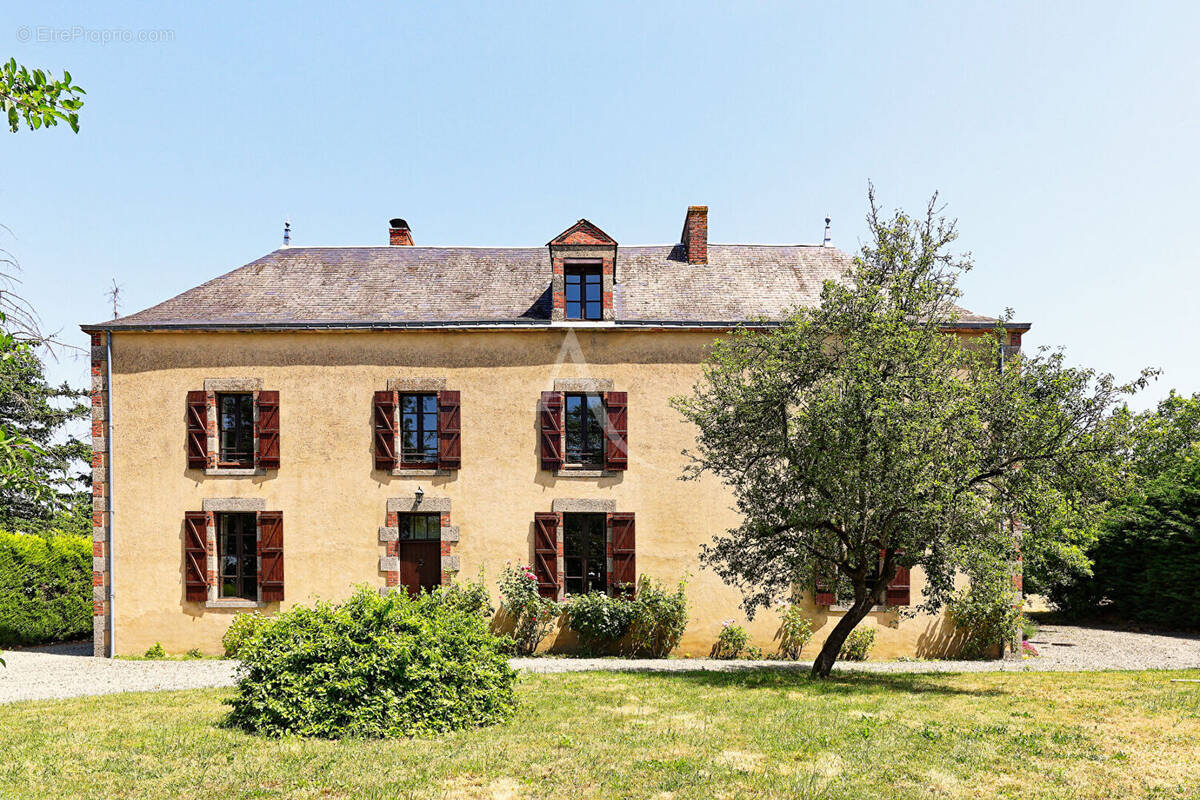 Maison à LES HERBIERS