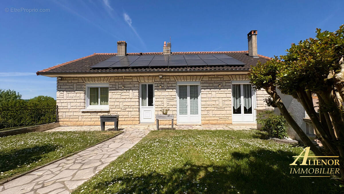 Maison à MONTREM