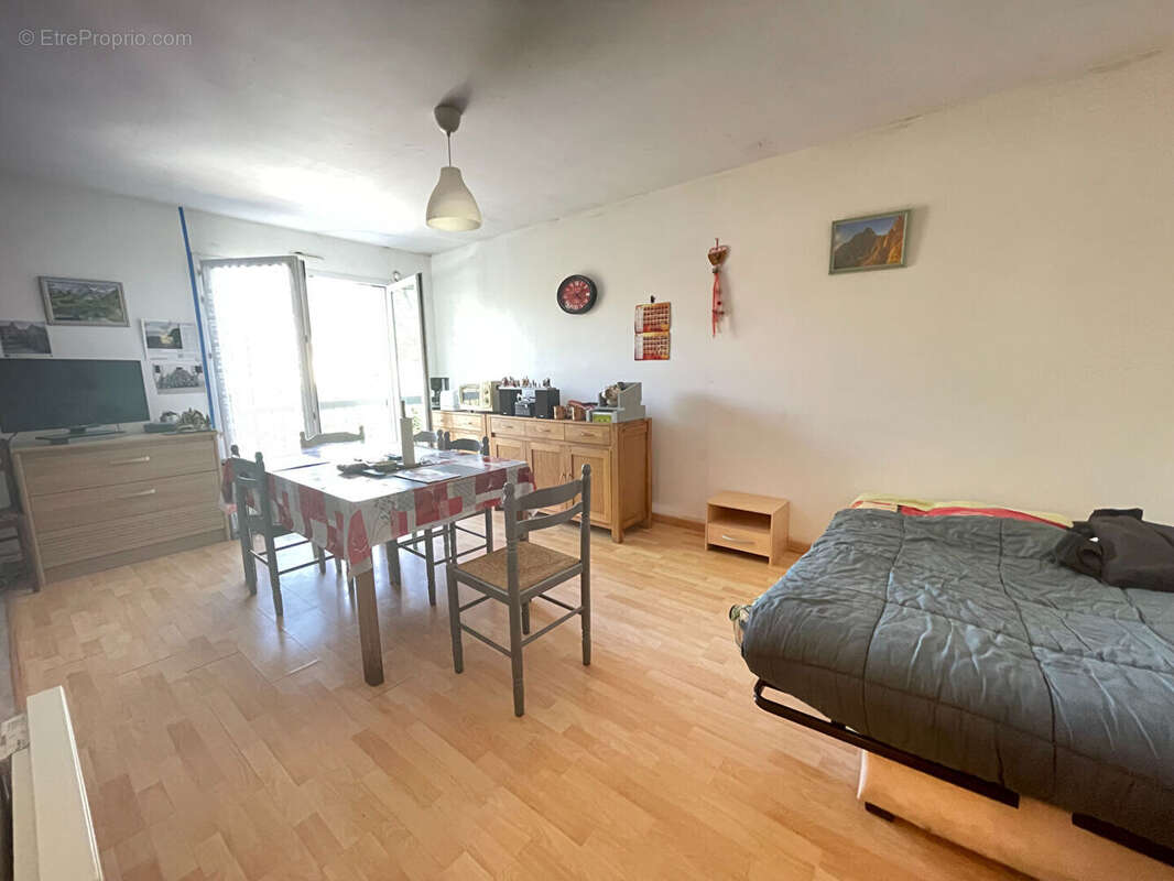 Appartement à LA MEZIERE
