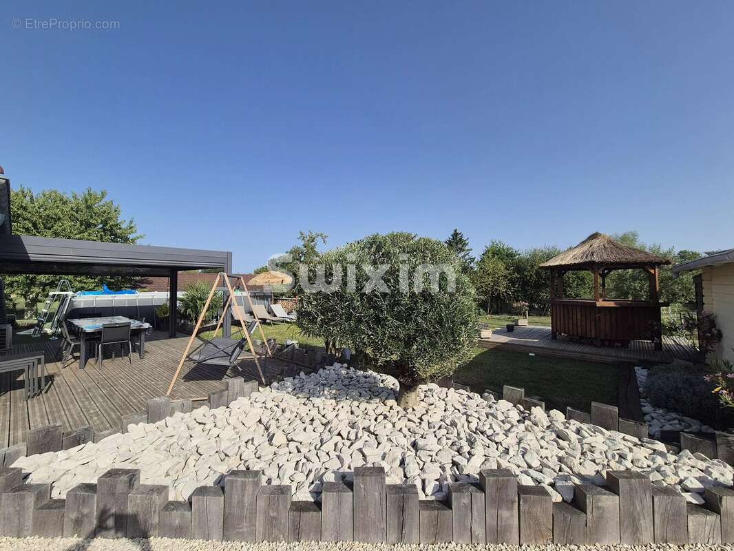 Maison à LE DESCHAUX