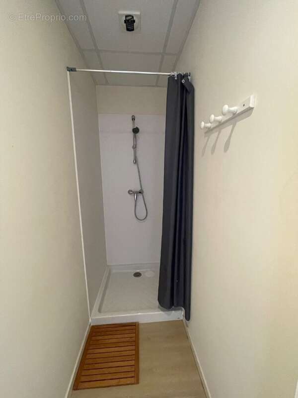 Commerce à PRADES-LE-LEZ