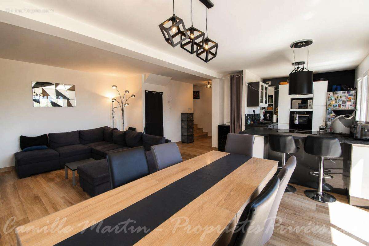 Maison à ROQUEBRUNE-SUR-ARGENS