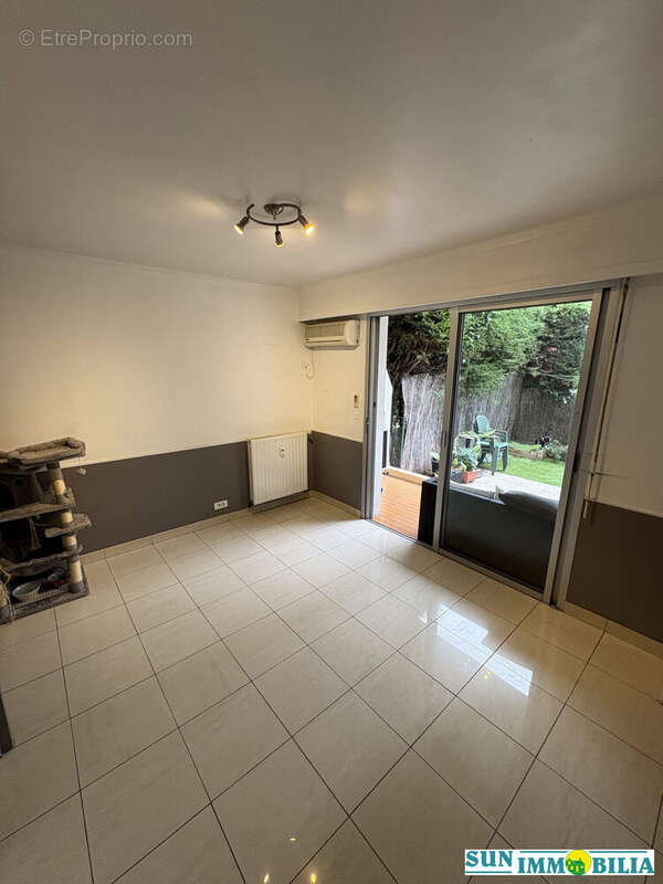 Appartement à SAINT-LAURENT-DU-VAR