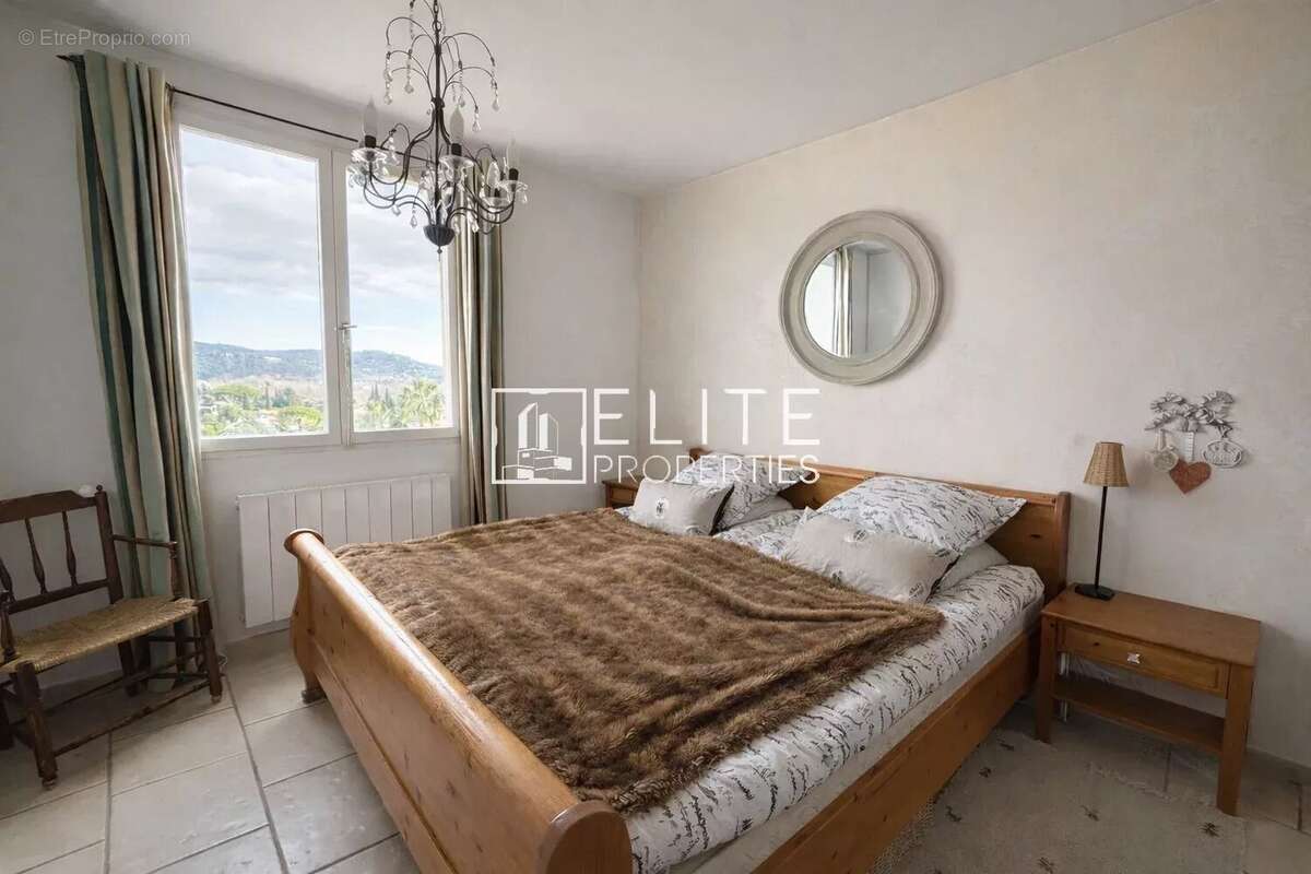 Maison à MANDELIEU-LA-NAPOULE