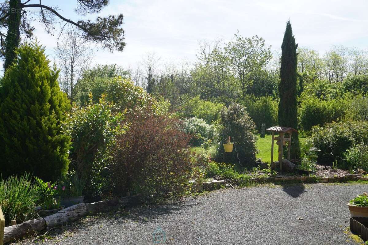 Charmante villa contemporaine au coeur d'un écrin de verdure. - photo 8