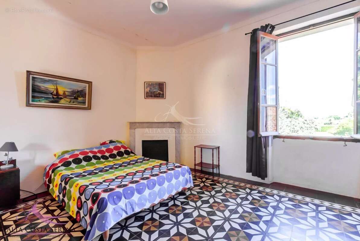 Haut de villa - morta (20243) - photo 9