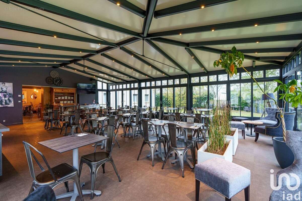 Photo 2 - Commerce à LOUERRE