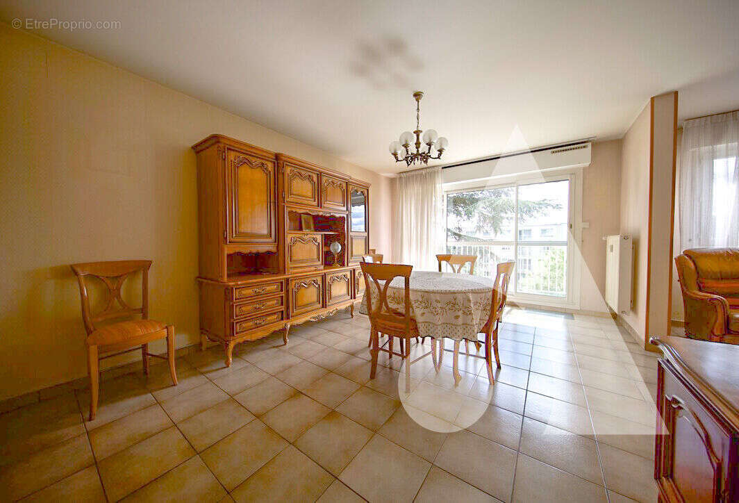 Appartement à SAINT-PIERRE-DU-PERRAY
