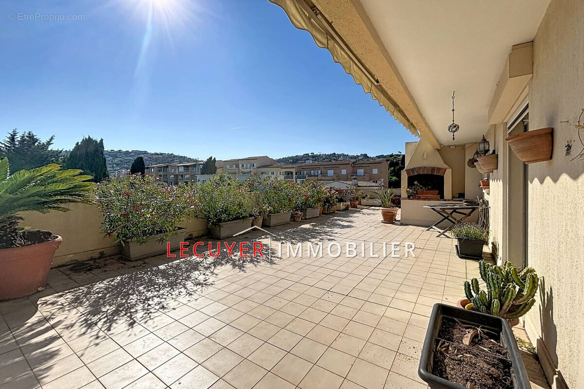 Appartement à VALLAURIS