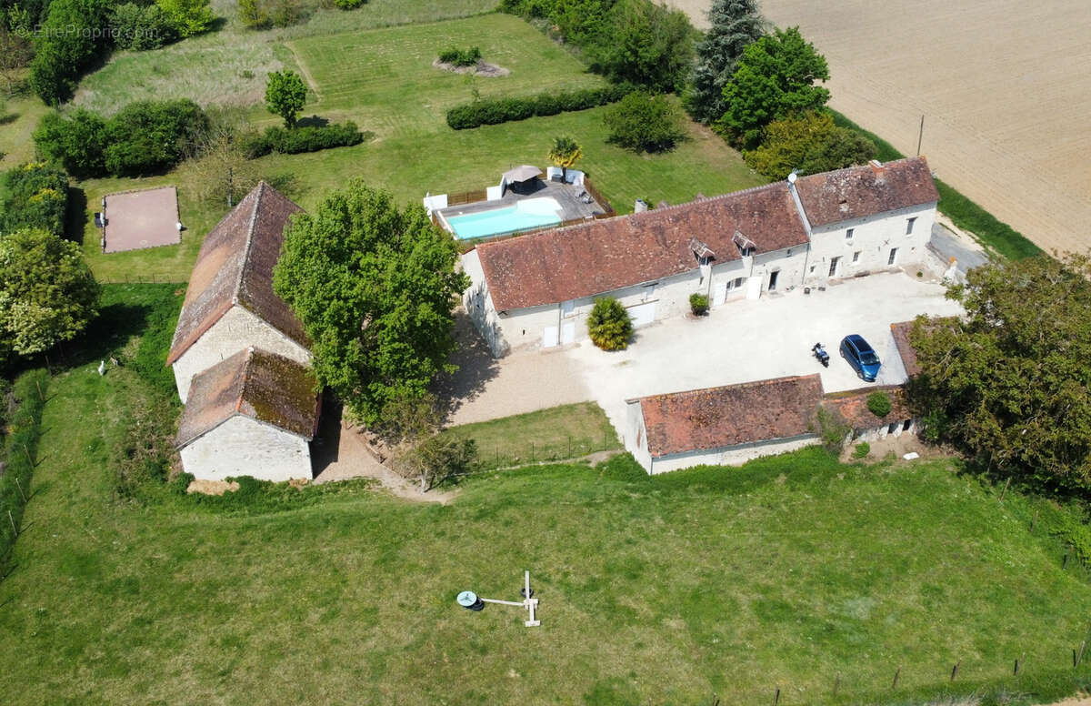 Maison à DANGE-SAINT-ROMAIN