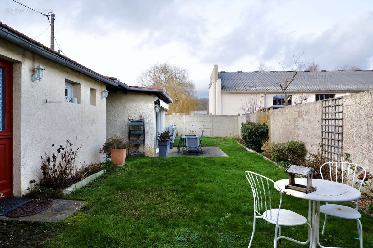 Maison à AUNAY-SOUS-CRECY
