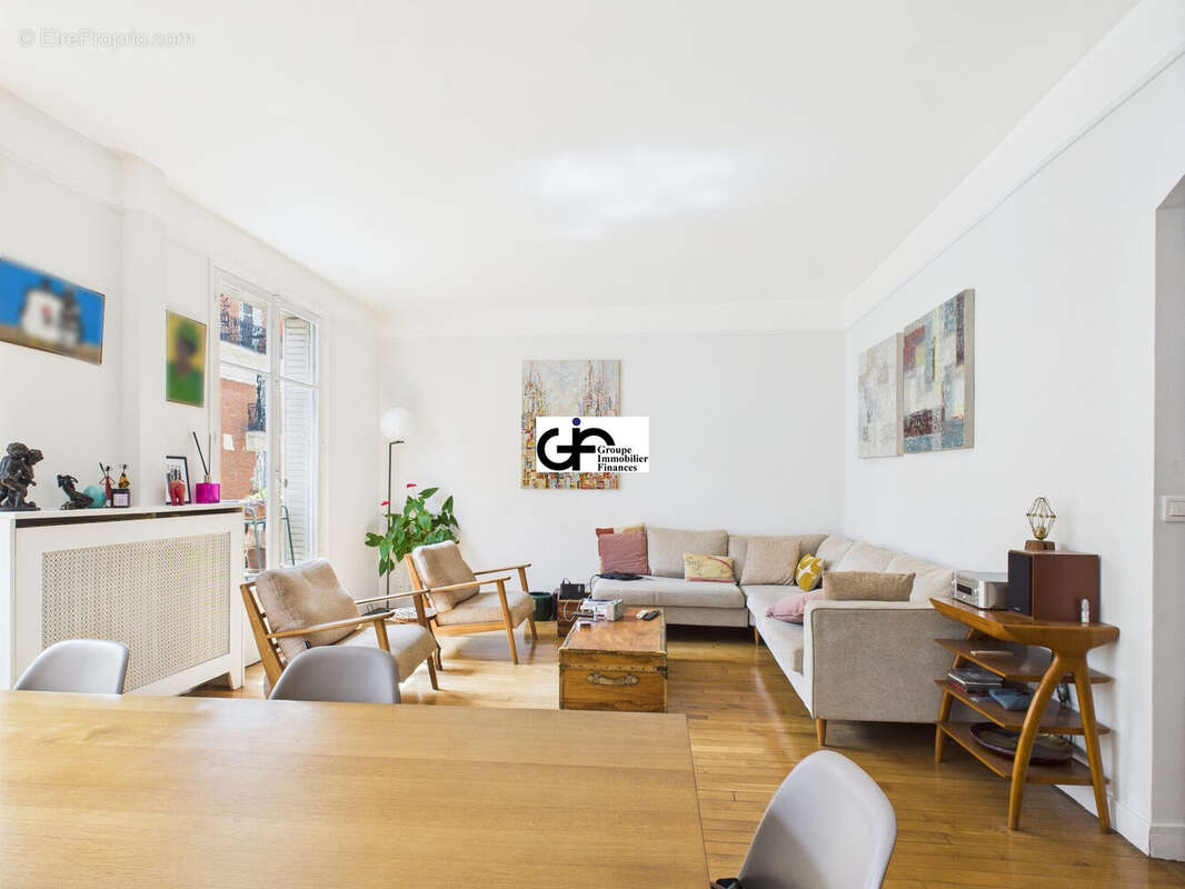 Appartement à PARIS-16E
