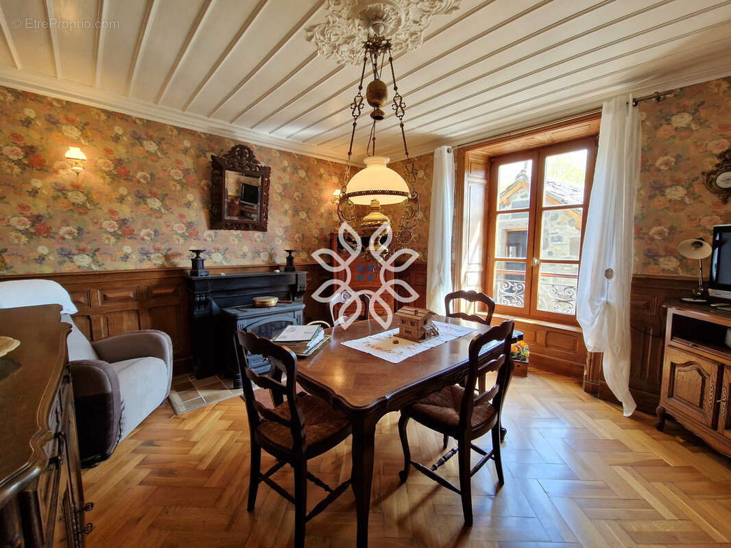 Maison à PEYRUSSE