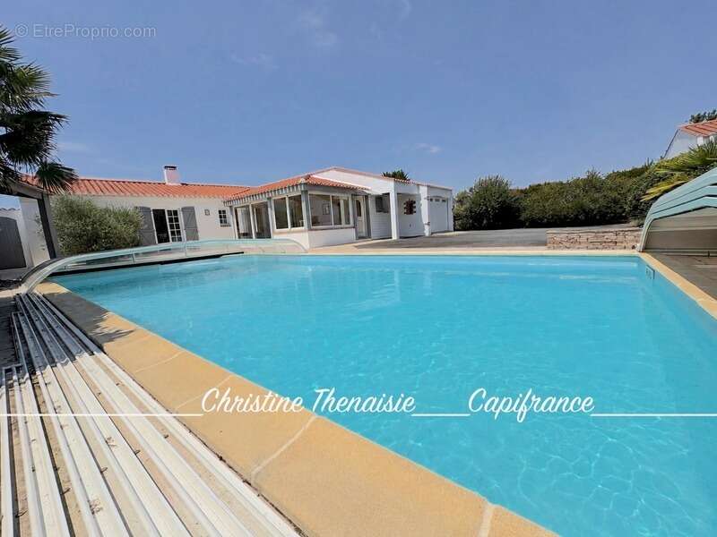 Maison à vendre 5 pièces - Plain-Pied - 3 chambres - 2 salles d'eau - 3 wc - Piscine couverte - 2 garages SAINT HILAIRE DE RIEZ  - photo 4
