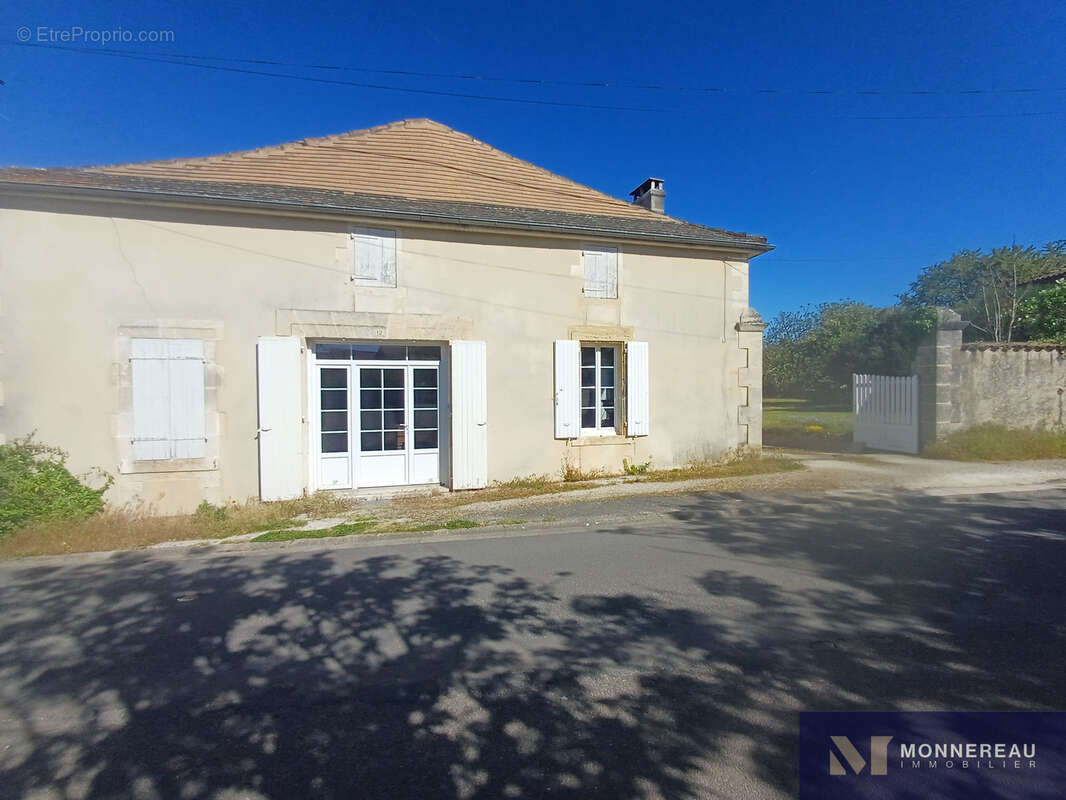 Maison à BAIGNES-SAINTE-RADEGONDE