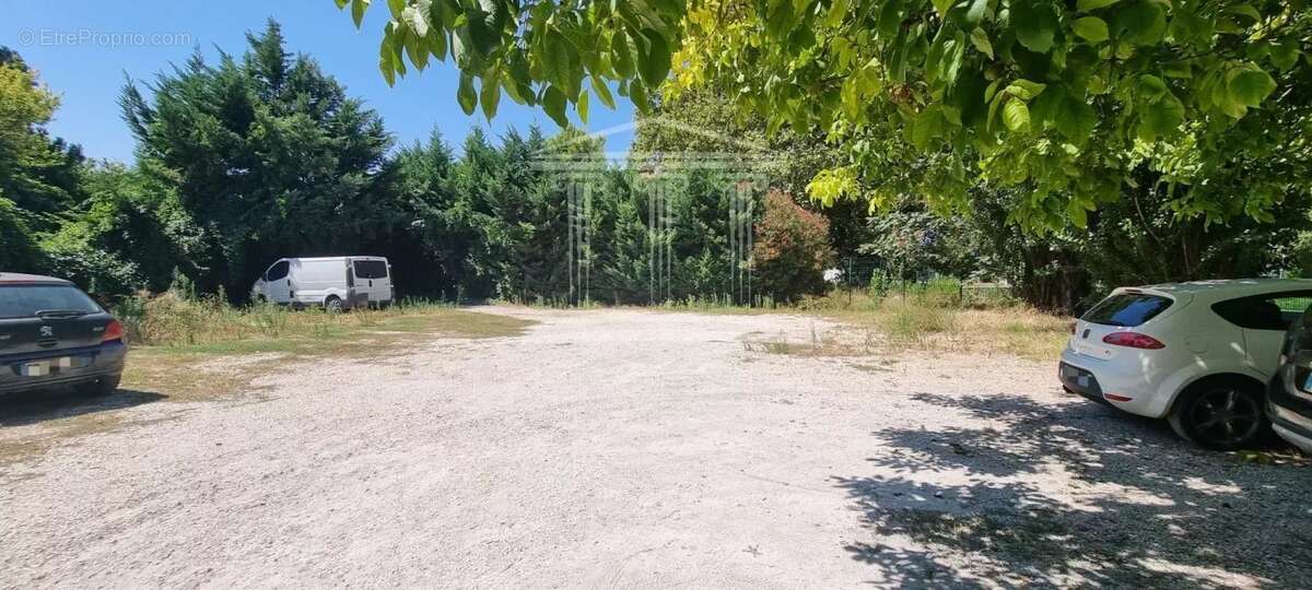 Terrain à SORGUES