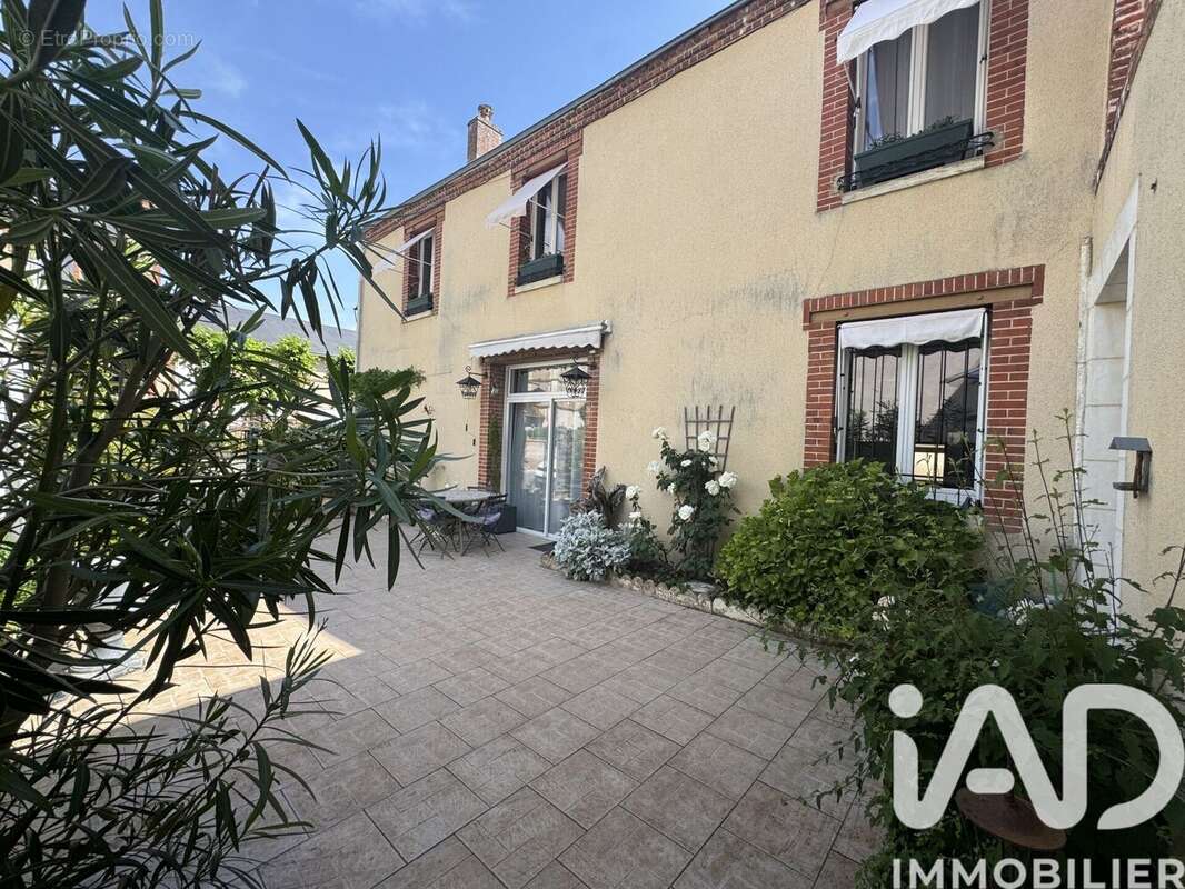 Photo 2 - Maison à MONTIGNY-LE-GANNELON
