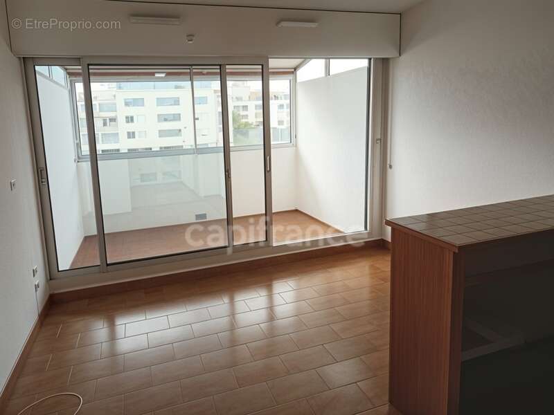  INVESTISSEMENT MALIN À SÈTE  Studio lumineux avec vue marina, loggia et climatisation dans le quartier très recherché des Quill - photo 2