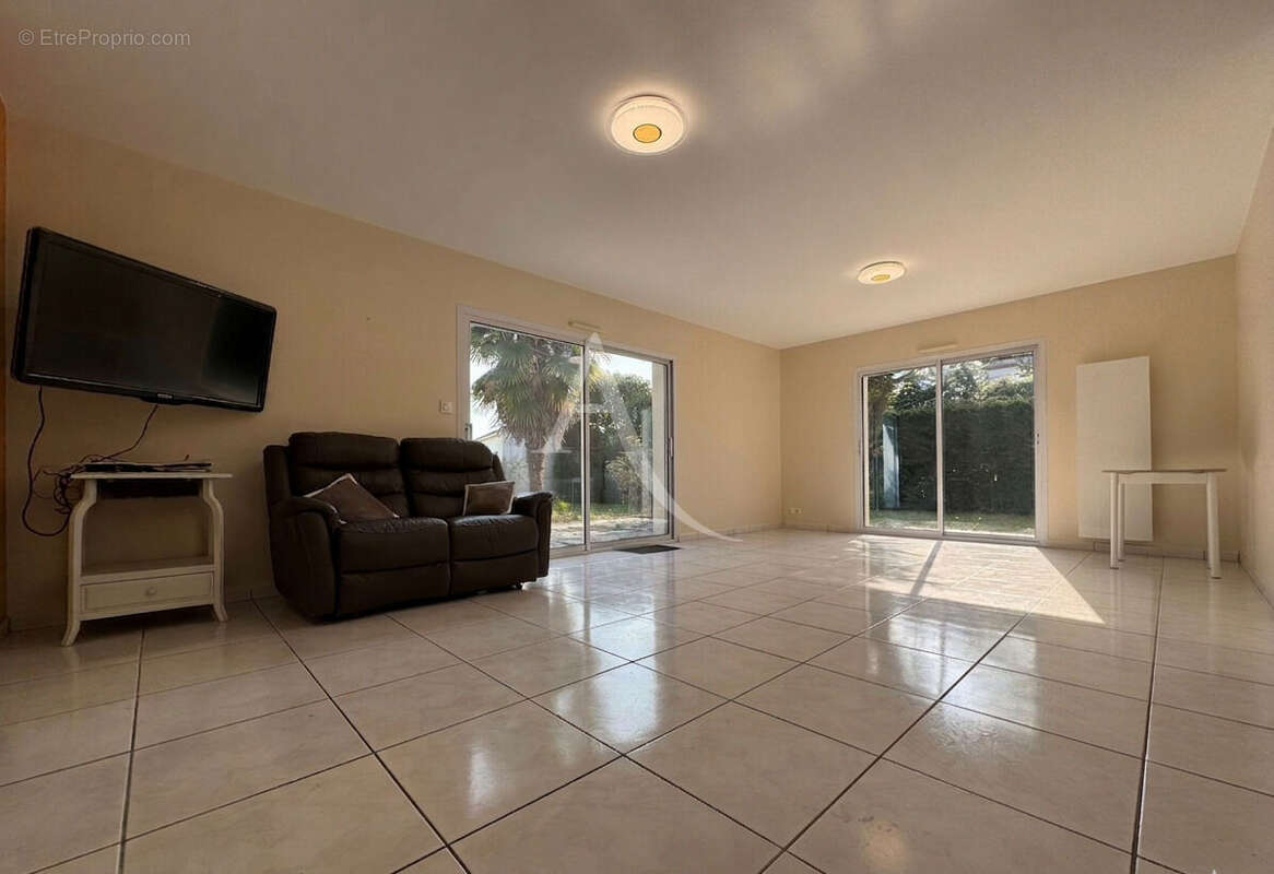 Maison à BEAULIEU-SOUS-LA-ROCHE