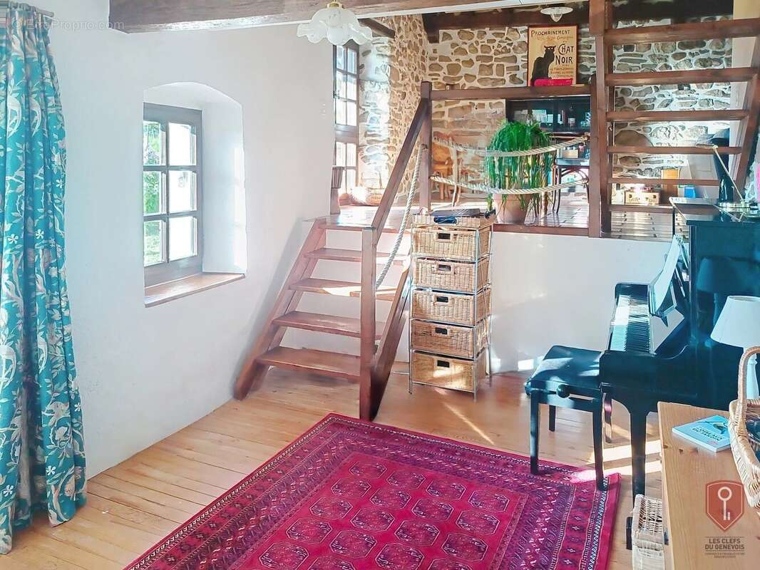 Maison à CRUSEILLES