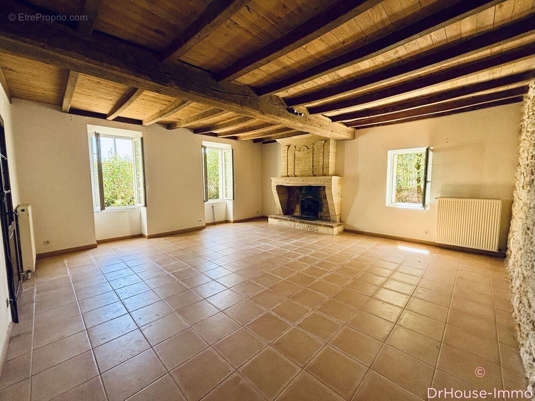 Maison à MONTPEYROUX