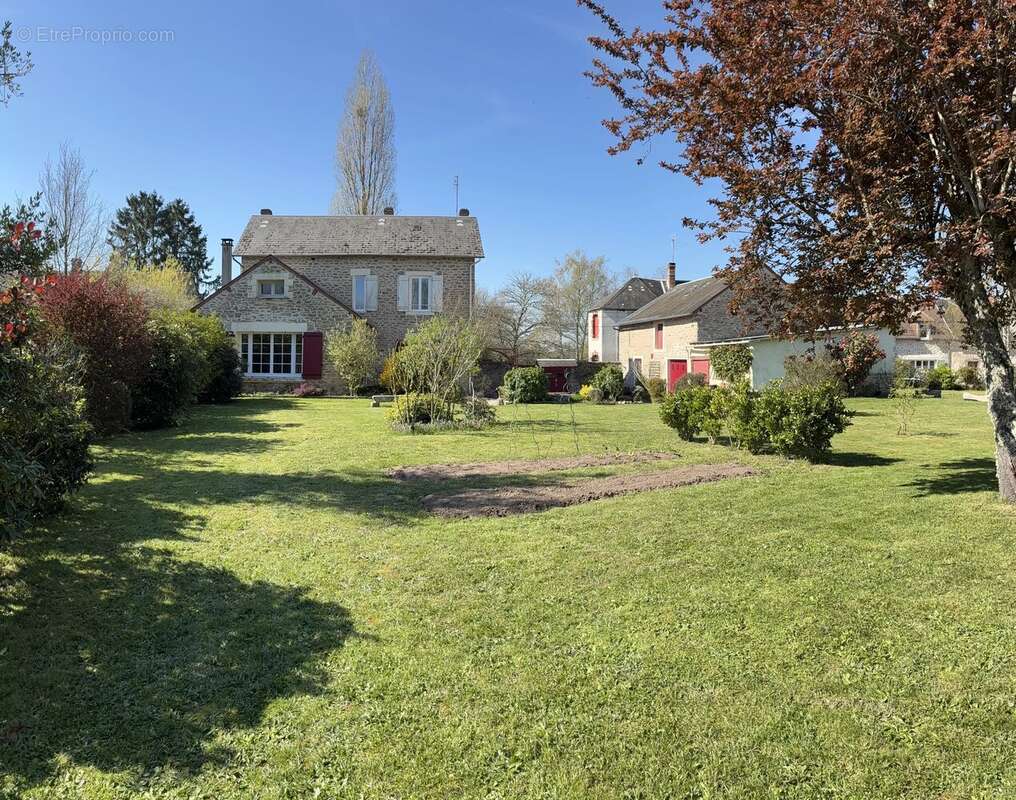 Appartement à SAINT-SULPICE-LES-FEUILLES