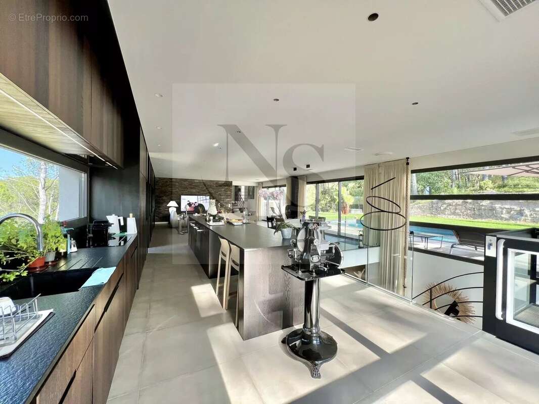 Maison à LE THOLONET