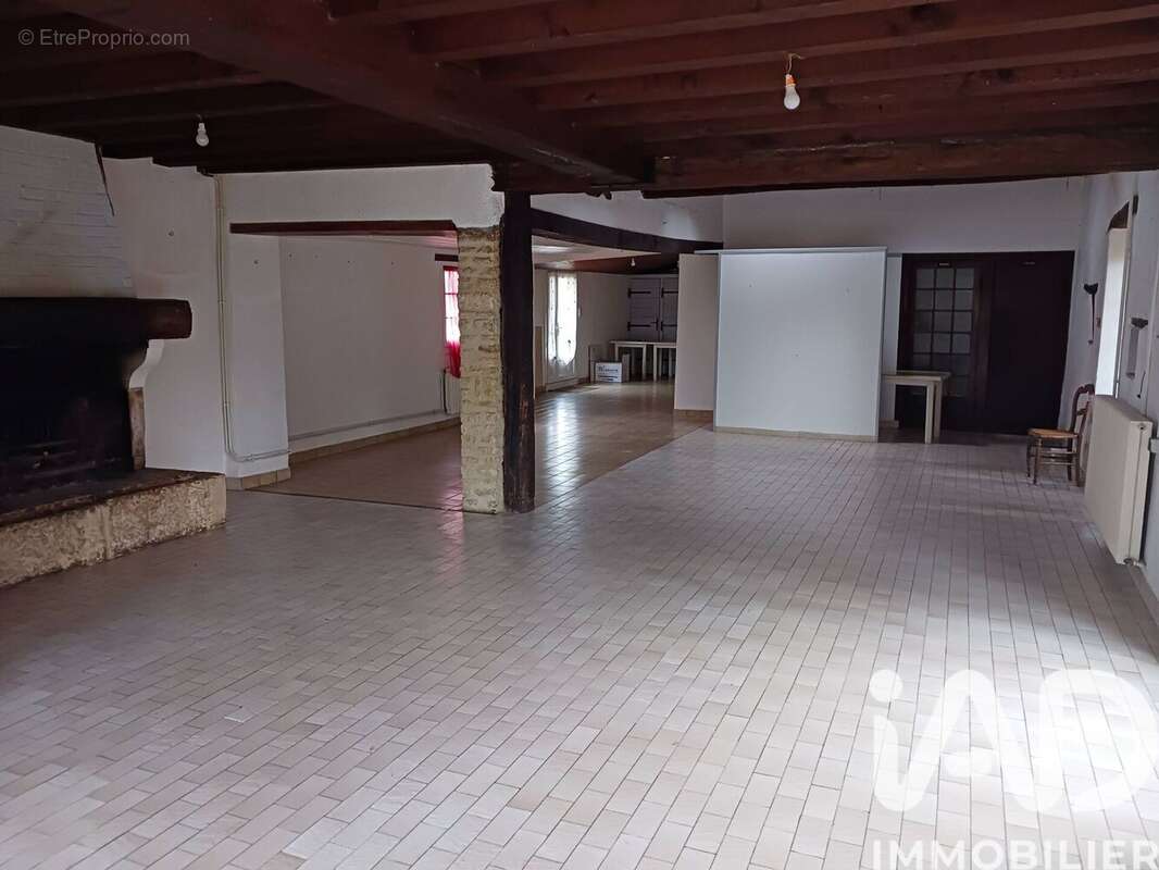 Photo 2 - Commerce à USSON-DU-POITOU