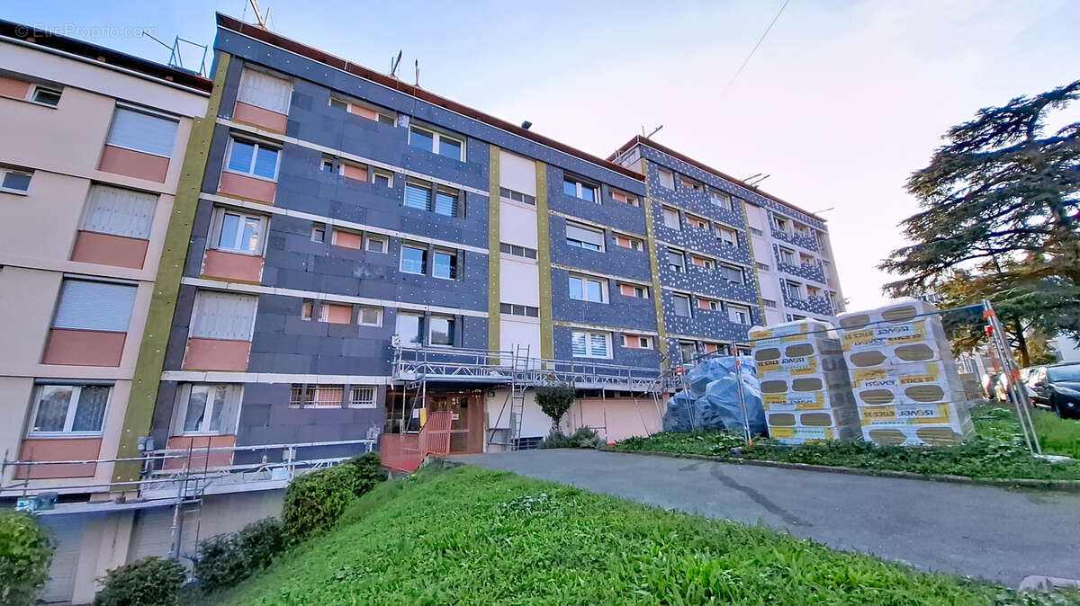 Appartement à PIERRE-BENITE