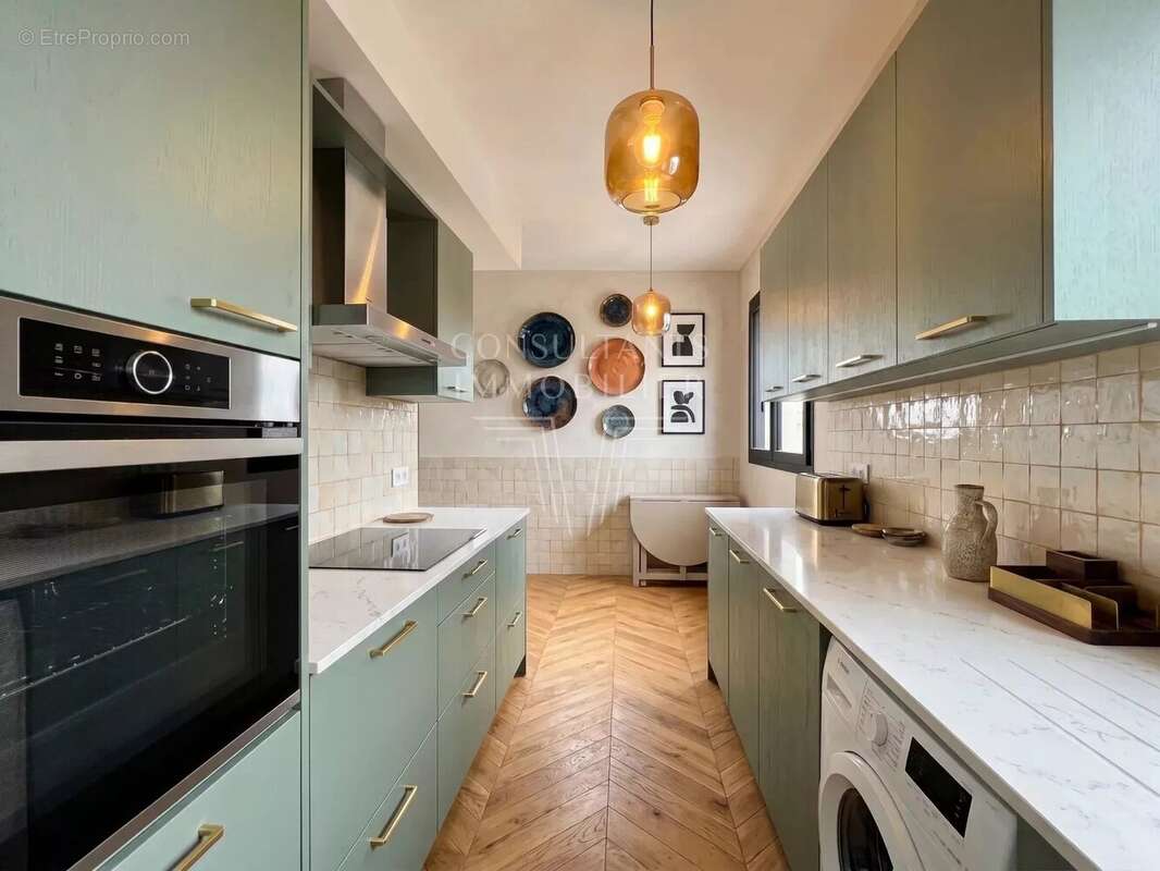 Appartement à PARIS-16E