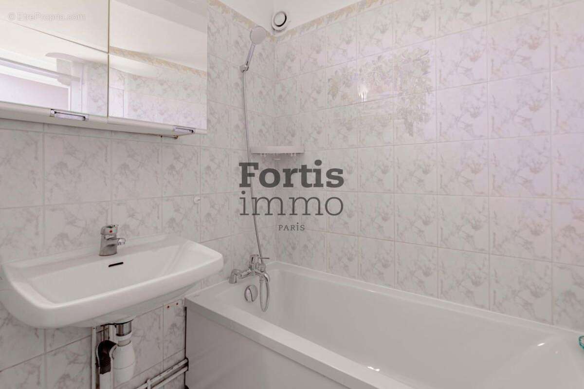 Appartement à PARIS-19E