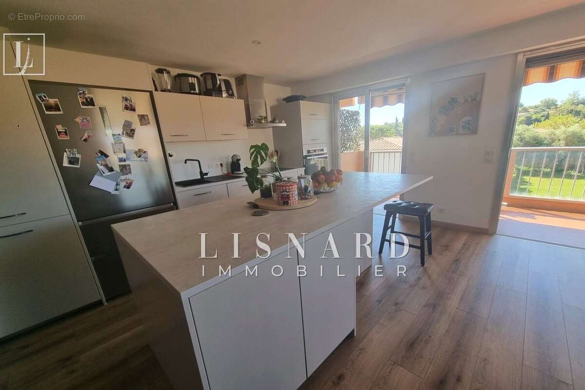 Appartement à VALLAURIS