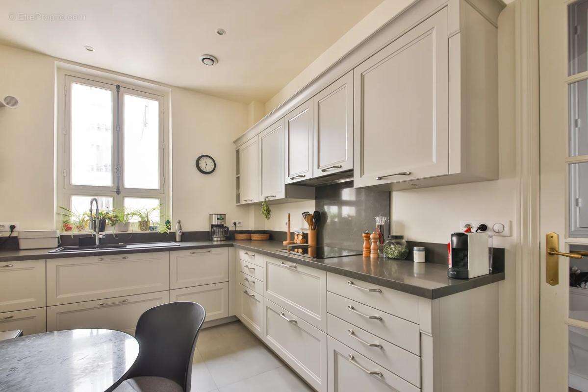 Appartement à NEUILLY-SUR-SEINE
